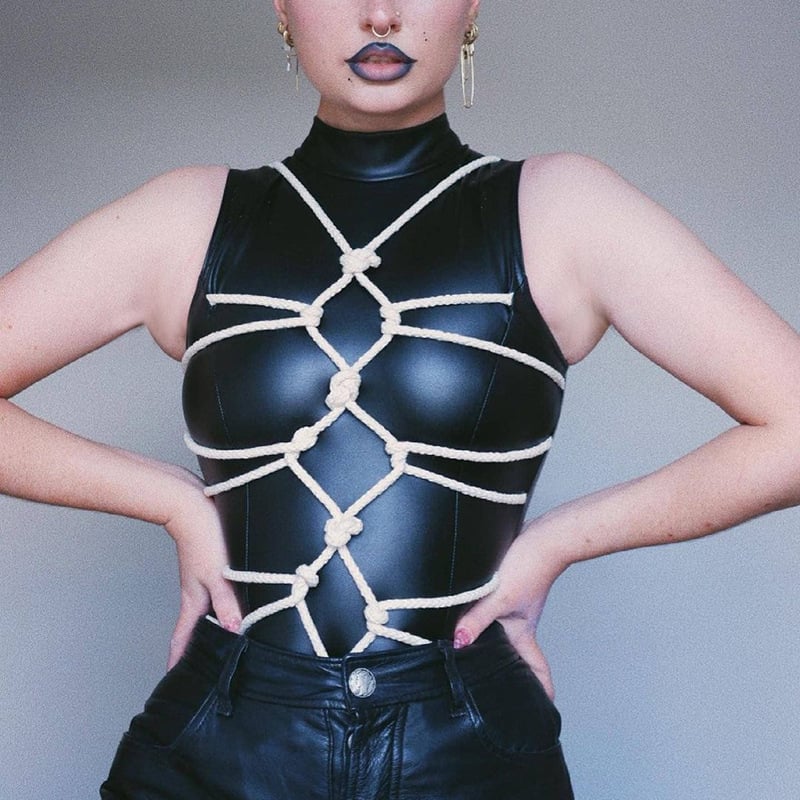 Leder-Bodysuit mit Schnürdetails