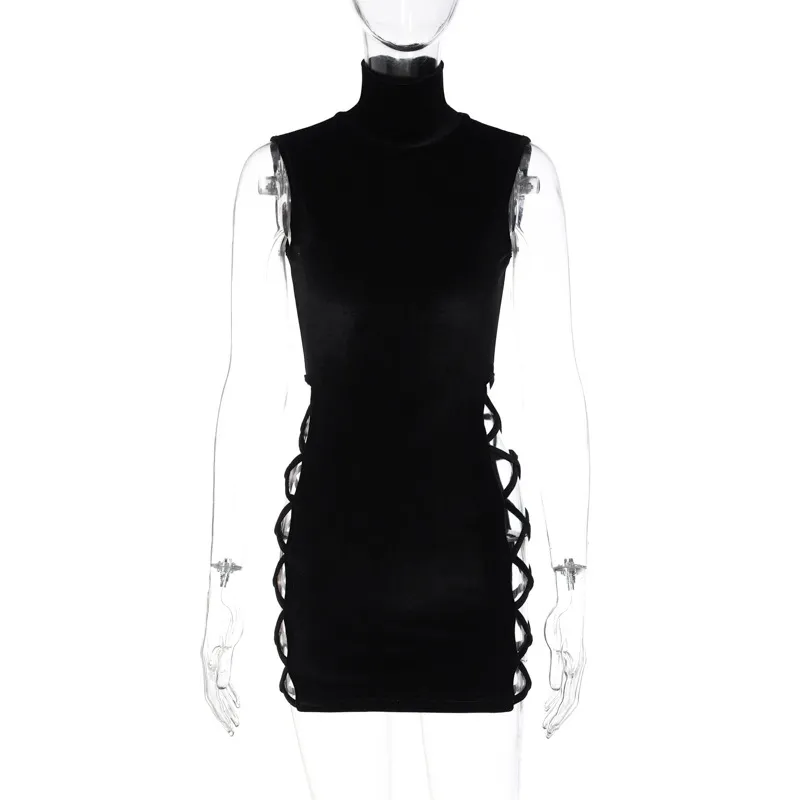 Kurzes Kleid mit Schnürdetails